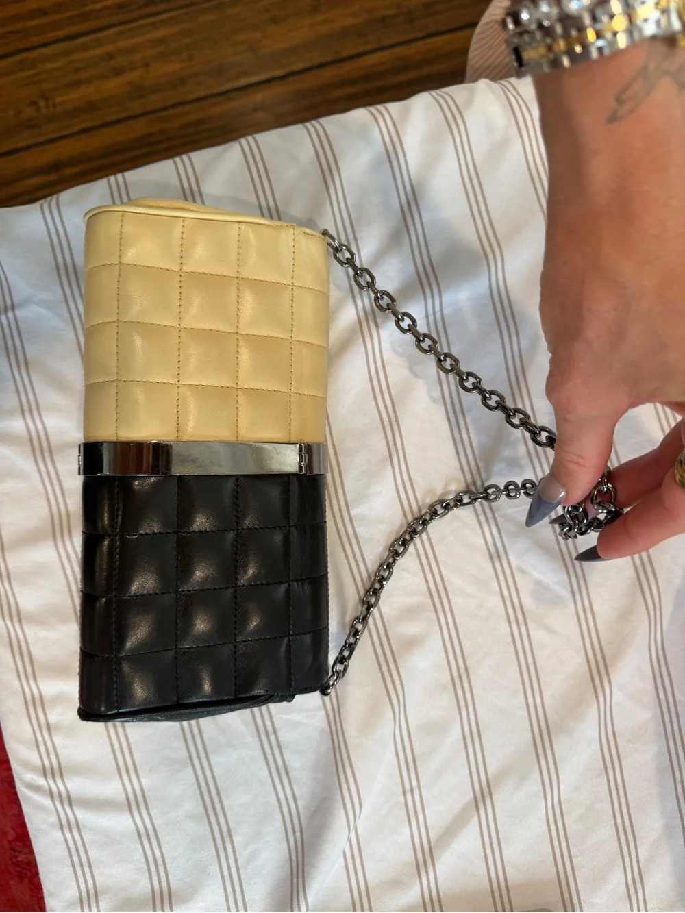 CHANEL Y2K Karl Lagerfeld era 2-Tone Quilted Shoulder bag/clutch - Black & Cream